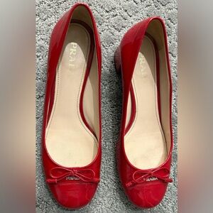 Prada Women’s Vintage Vara Bow Red Patent Leather Pumps W/Gold PRADA Logo.Sz 7.5